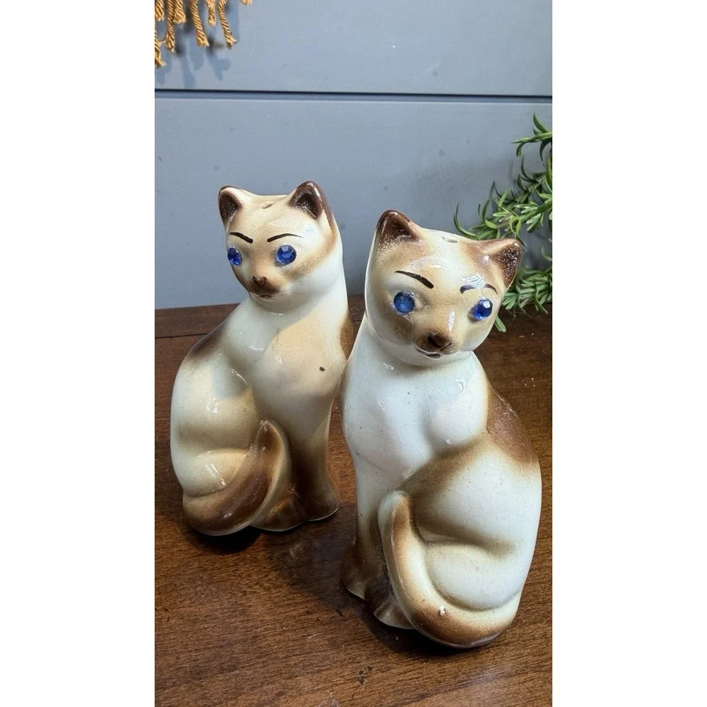 Vintage Salt & Pepper Shakers 4